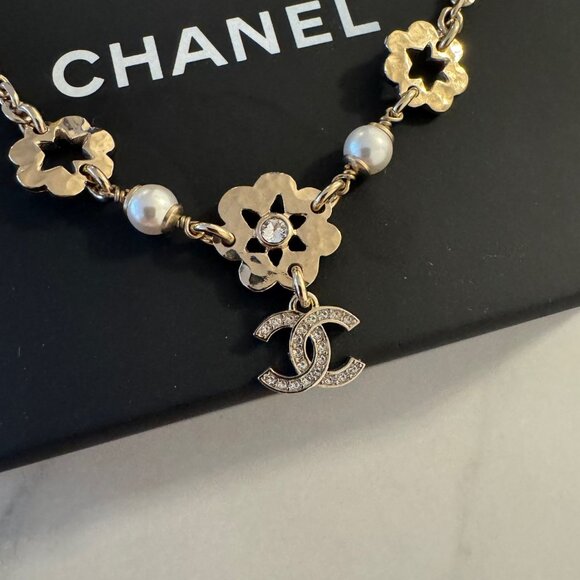 Authentic Chanel CC Floral & Pearl Necklace - Picture 3 of 10